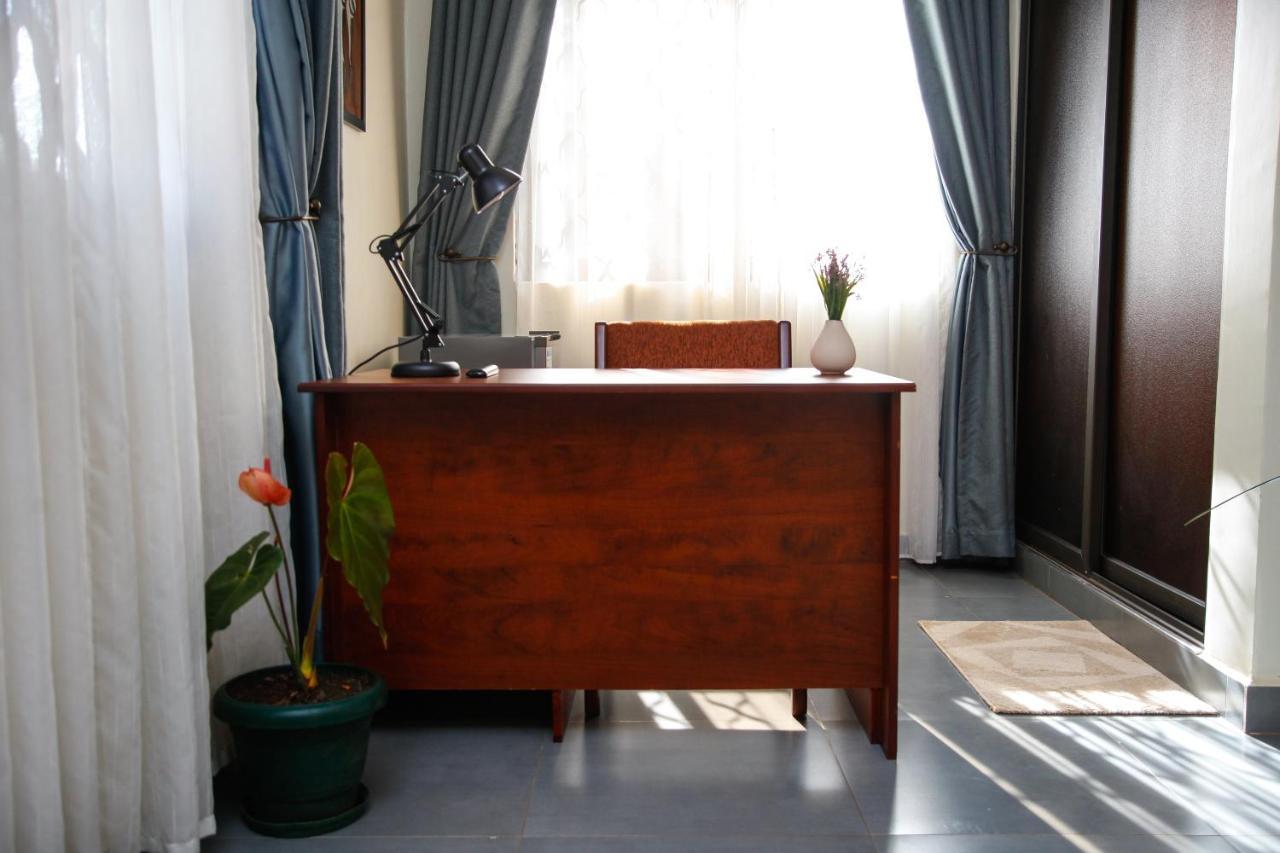 Fred And Winnie Bnb 캄팔라 외부 사진